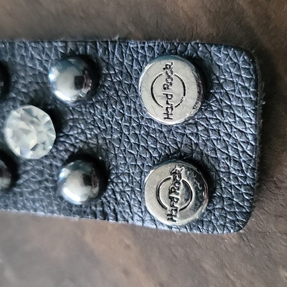 BOGO Hard Rock Cafe black leather cuff bracelet - Picture 3 of 7
